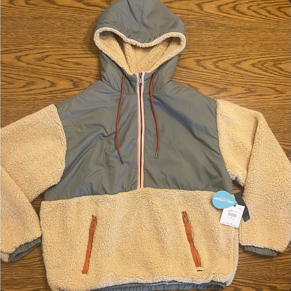 NWT Women’s O’Neill Sherpa Pullover Jacket, size Medium